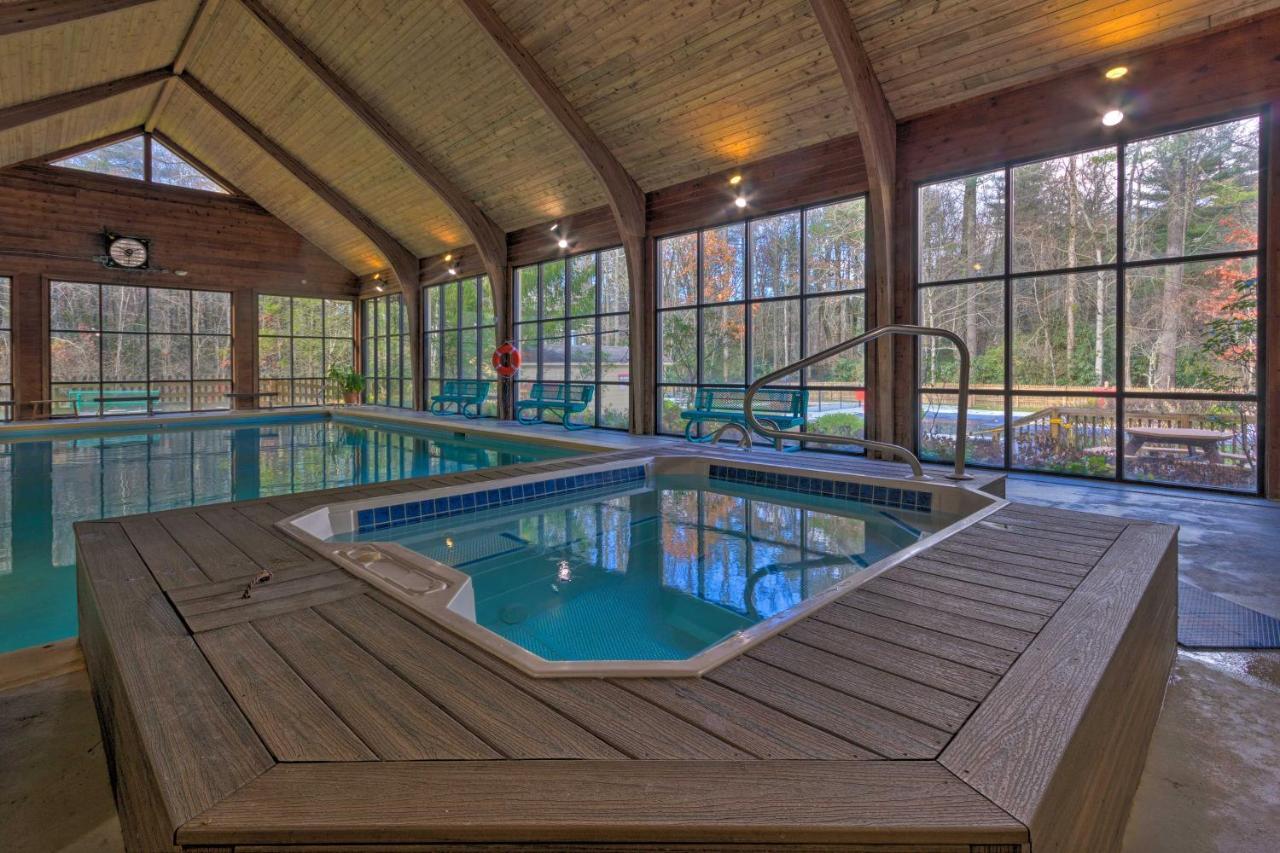 Cozy Sapphire Resort Home With Deck And Mountain Views Zewnętrze zdjęcie